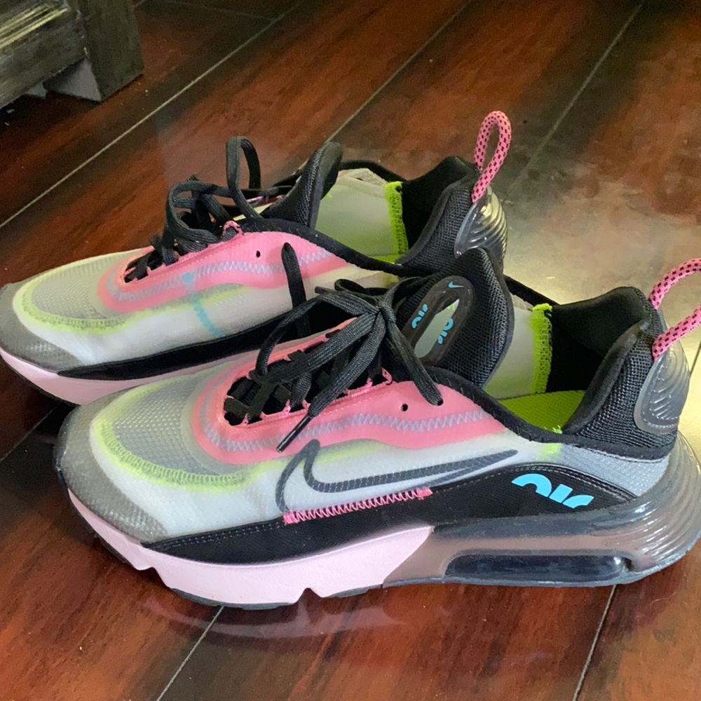 Women’s Nike Air 2090 - side 8